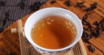 浇花新发现！茶叶水的神奇作用（茶叶水发酵几天能浇花？浇花用茶叶水的好处有哪些？）