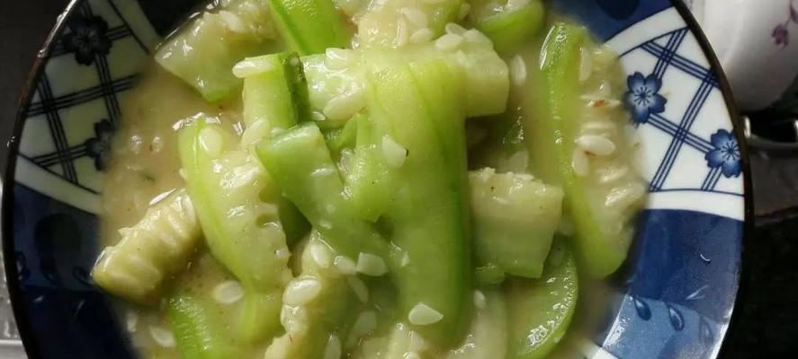 炒丝瓜去皮？你需要知道的关键信息（不同的情况下应该如何处理丝瓜的皮？）
