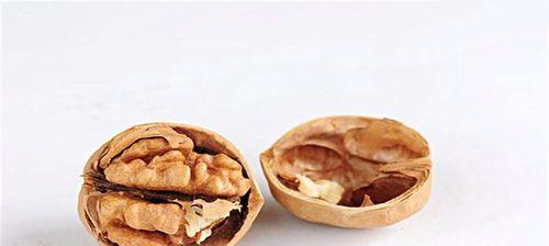 7个技巧教你秒速剥掉核桃皮（掌握正确方法，让剥核桃皮变得简单易行）