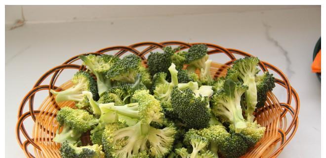 西兰花的根茎也能食用吗？（探究西兰花根茎的营养价值和烹饪方法）