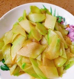 佛手瓜削皮简单易学，享受美味无负担（教你轻松削皮食用佛手瓜，健康美味从这里开始）