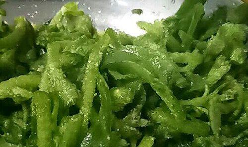 如何彻底清洗冰草？（有效的清洗方法和技巧）